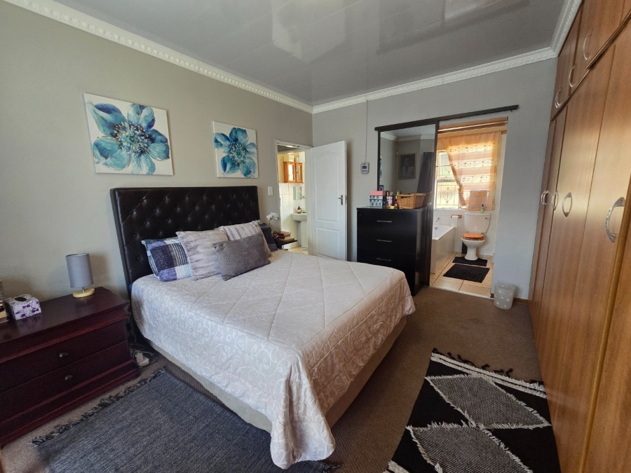 4 Bedroom Property for Sale in Heuwelsig Free State